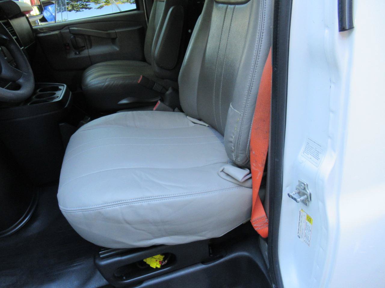 Used 2017 Chevrolet Express 2500 RWD image 7