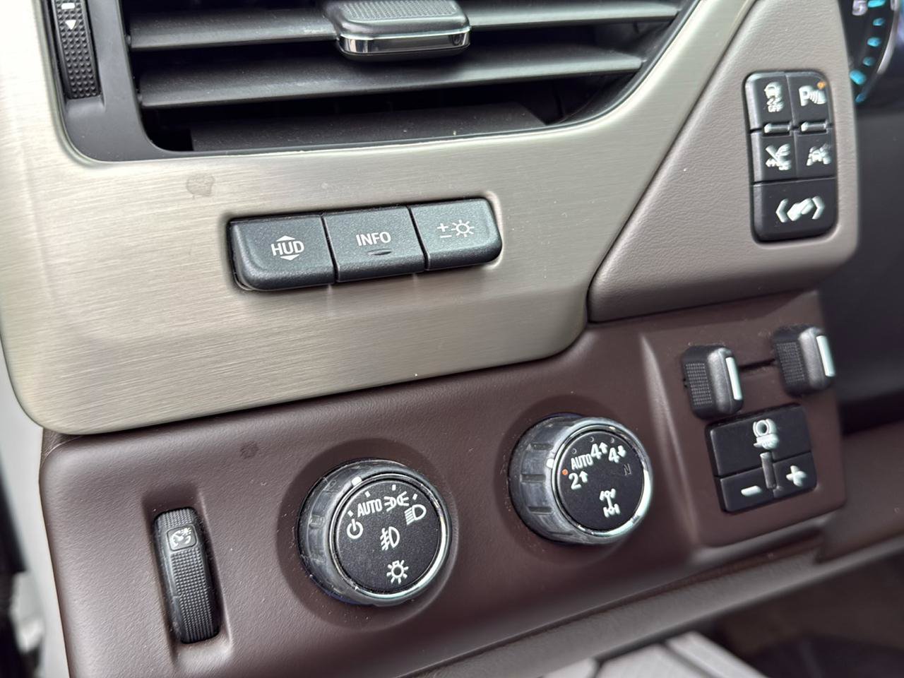 Used 2019 GMC Yukon Denali w/ Denali Ultimate Package AWD/4WD image 19