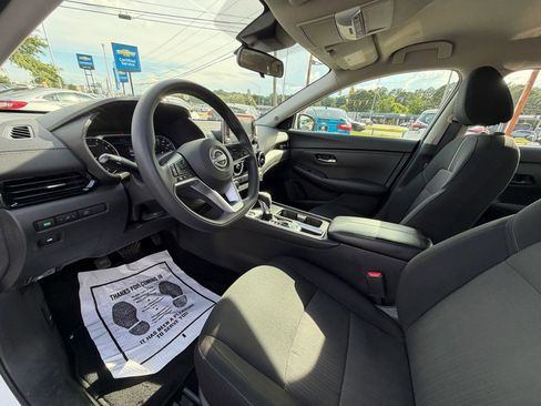 Used 2024 Nissan Sentra SV FWD image 39