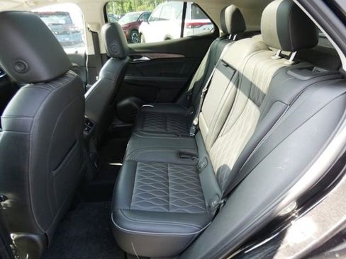 Used 2022 Buick Envision Avenir w/ Technology Package II image 17