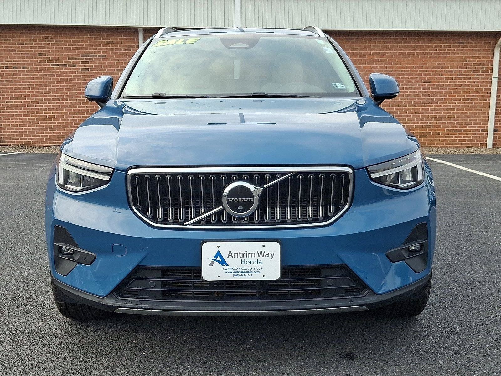 Used 2023 Volvo XC40 B5 Ultimate w/ Protection Package Premier AWD/4WD image 2