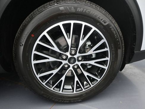 New 2025 Ford Escape SE image 30