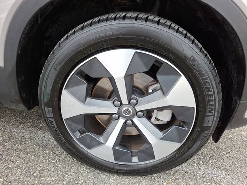 Certified 2025 Volvo XC40 B5 Plus image 8