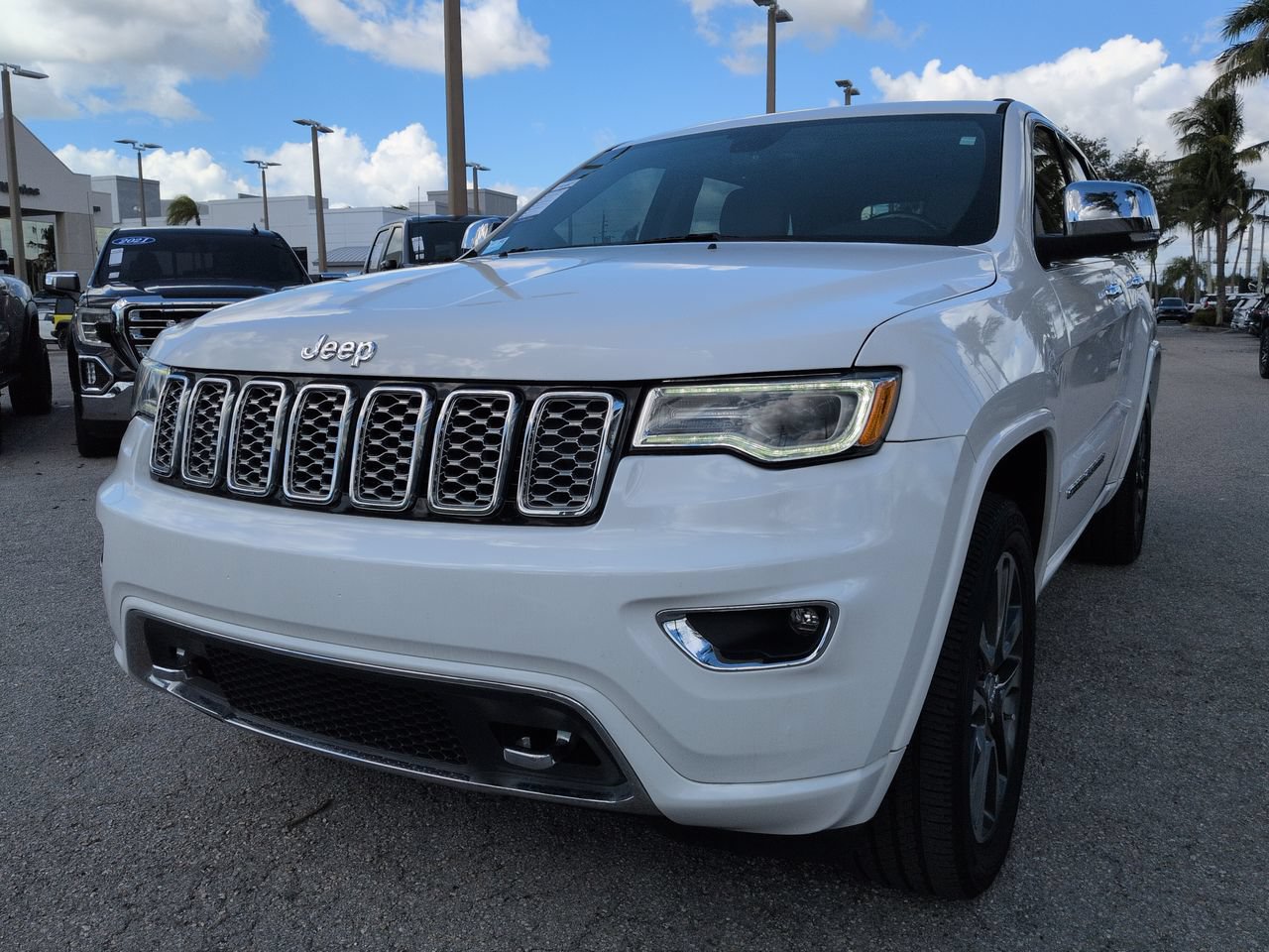 Used 2017 Jeep Grand Cherokee Overland AWD/4WD image 9