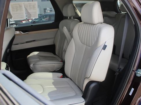 Used 2023 Hyundai Palisade Limited w/ Cargo Package FWD image 16