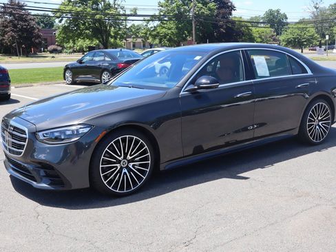 Used 2022 Mercedes-Benz S 580 4MATIC Sedan image 2