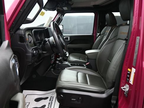 Used 2024 Jeep Gladiator Mojave w/ Convenience Group AWD/4WD image 9