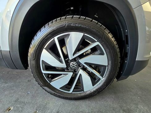 Used 2024 Volkswagen Atlas SE AWD/4WD image 31