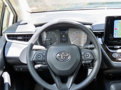 Used 2025 Toyota Corolla LE FWD image 12