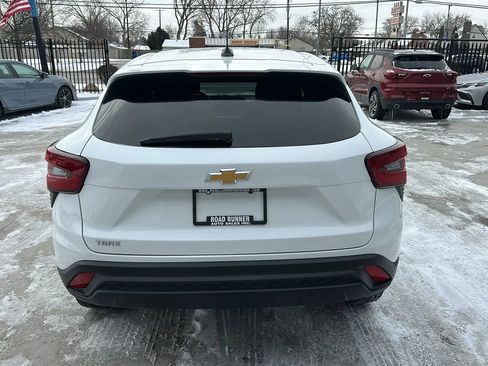 Used 2025 Chevrolet Trax LS image 6