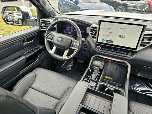 Used 2025 Toyota Tundra Limited AWD/4WD image 27