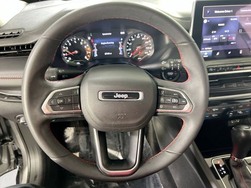 Used 2022 Jeep Compass Trailhawk w/ Sun and Sound Group AWD/4WD image 11