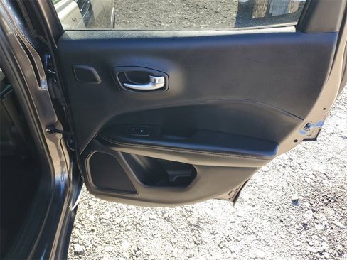 Used 2017 Jeep Compass Latitude w/ Popular Equipment Group image 34