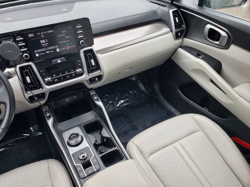 Used 2021 Kia Sorento S image 11