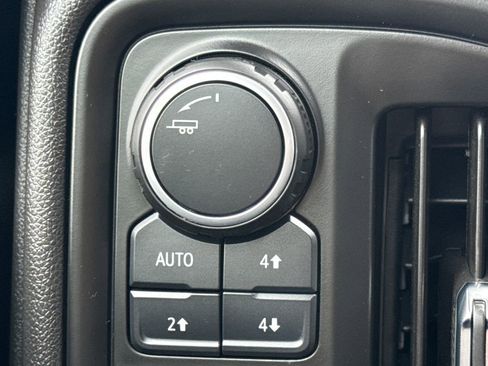 Used 2025 Chevrolet Silverado 1500 Custom Trail Boss w/ Dark Appearance Package AWD/4WD image 32