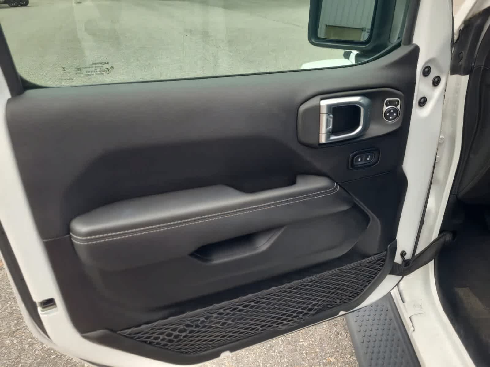 Used 2023 Jeep Wrangler Unlimited Sahara w/ Cold Weather Group AWD/4WD image 11