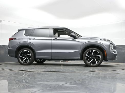 Used 2023 Mitsubishi Outlander SEL AWD/4WD image 43