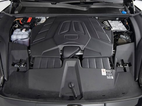 Certified 2025 Porsche Cayenne Coupe image 43