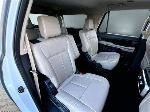 Used 2024 Ford Expedition Max XLT image 15