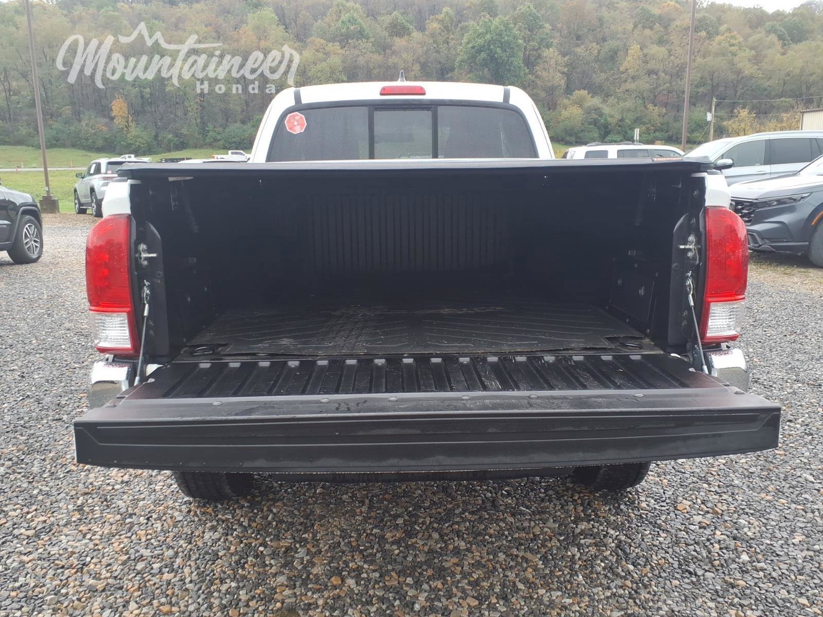 Used 2016 Toyota Tacoma SR5 RWD image 23