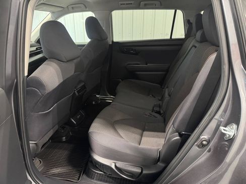 Used 2023 Toyota Highlander LE FWD image 10