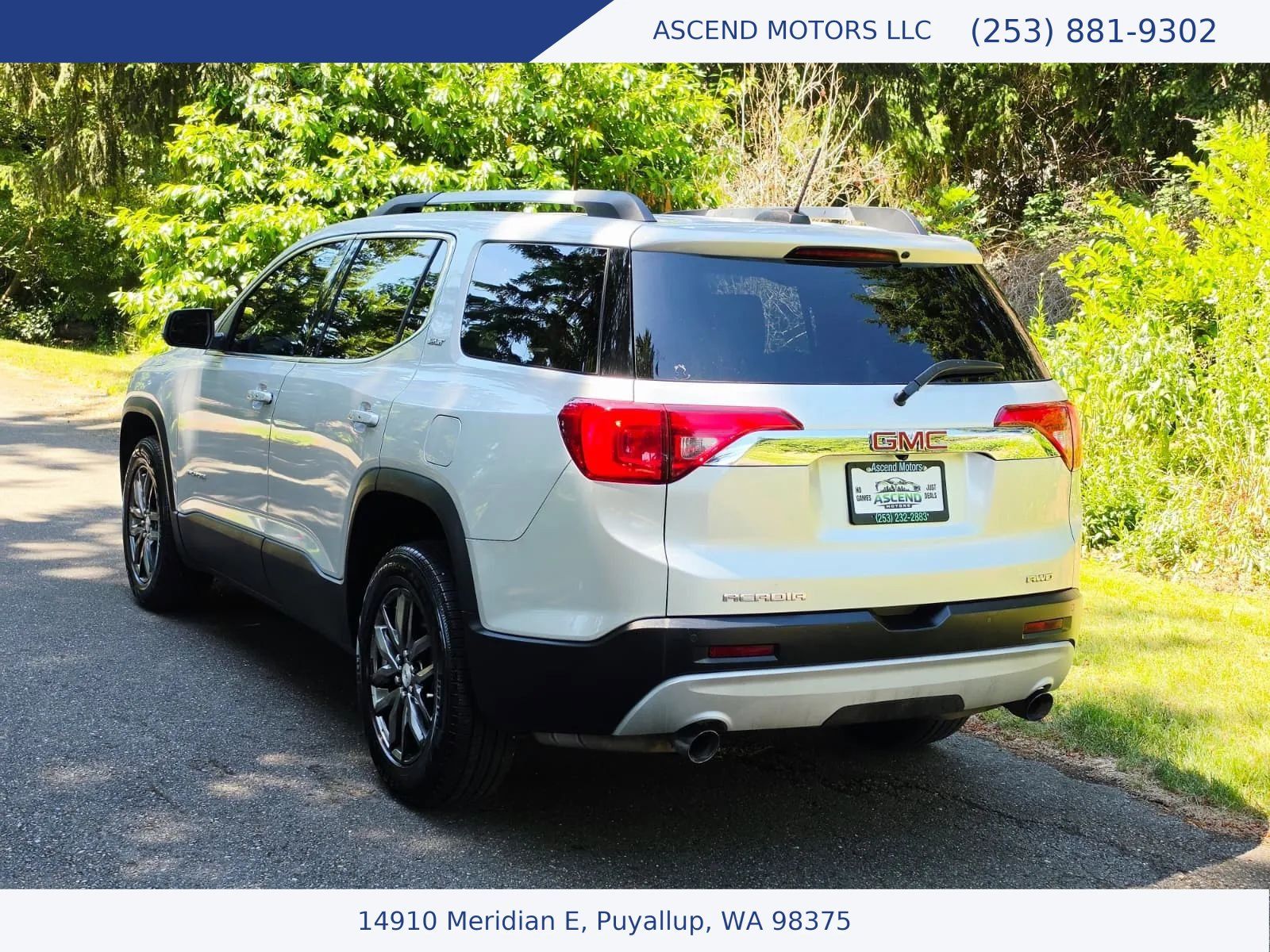 Used 2017 GMC Acadia SLT AWD/4WD image 3