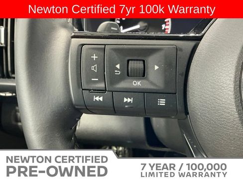 Used 2025 Nissan Pathfinder SL AWD/4WD image 35