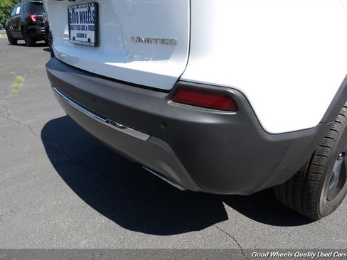 Used 2019 Jeep Cherokee Limited AWD/4WD image 11