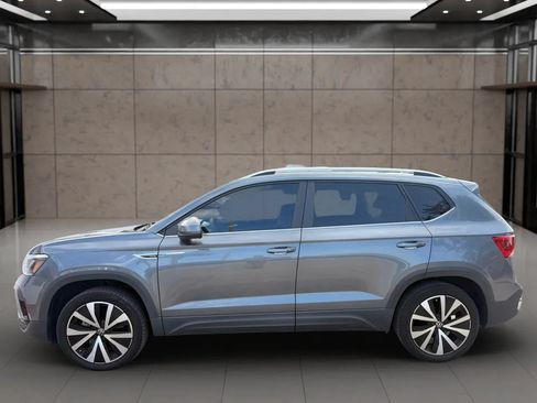 Used 2022 Volkswagen Taos SE FWD image 7