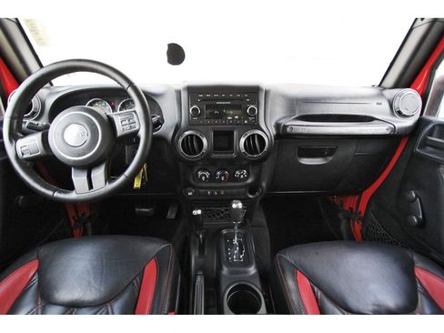 Used 2018 Jeep Wrangler Sport AWD/4WD image 9