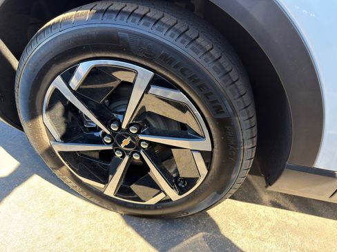 New 2026 Chevrolet Equinox EV LT image 37