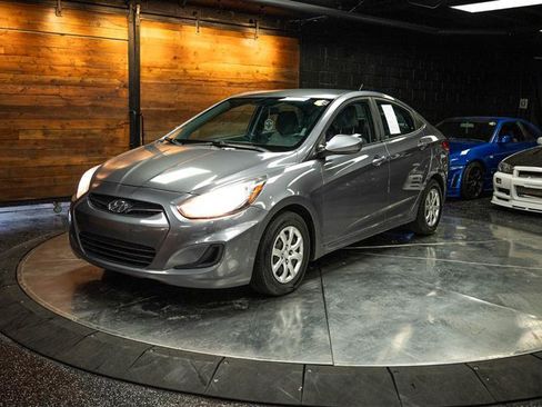 Used 2014 Hyundai Accent GLS image 2