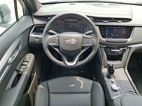 New 2025 Cadillac XT6 Luxury image 26