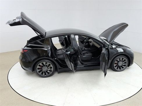 Used 2023 Tesla Model Y Performance image 24