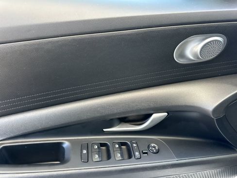 Used 2025 Hyundai Elantra Hybrid FWD image 13