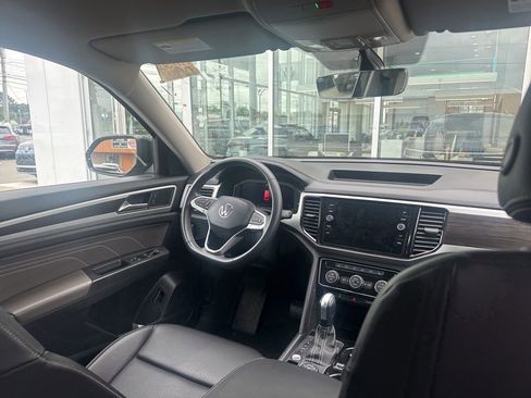 Used 2023 Volkswagen Atlas SE w/ Black Wheel Package AWD/4WD image 8