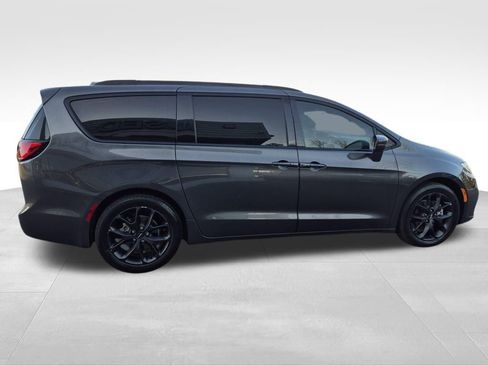 Used 2021 Chrysler Pacifica Touring w/ S Appearance Package image 9