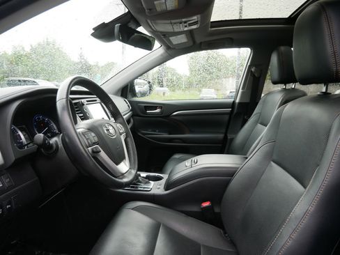 Used 2019 Toyota Highlander Limited Platinum AWD/4WD image 9