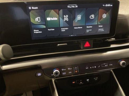 Used 2025 Kia Carnival LXS image 23