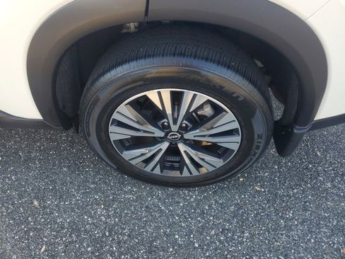 Used 2023 Nissan Rogue SV w/ SV Premium B Package image 6