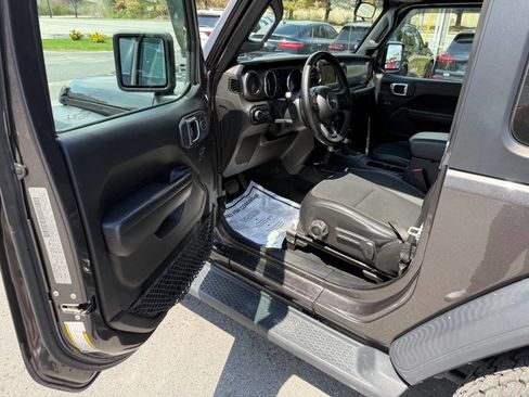 Used 2020 Jeep Wrangler Sport AWD/4WD image 16