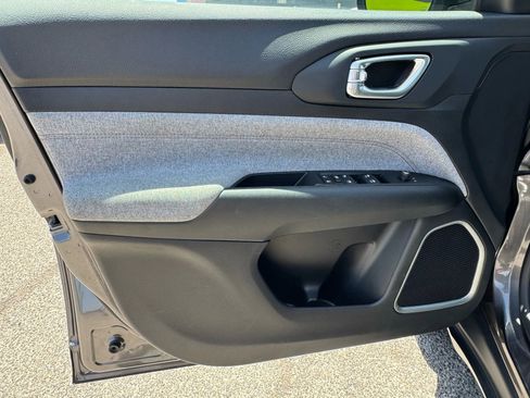 Used 2022 Jeep Compass Latitude image 13