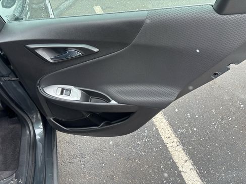 Used 2018 Chevrolet Malibu Hybrid image 32