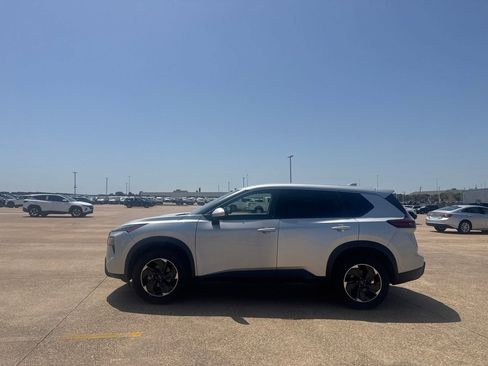 Certified 2025 Nissan Rogue SV FWD image 13