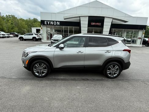Used 2021 Kia Seltos S AWD/4WD image 2