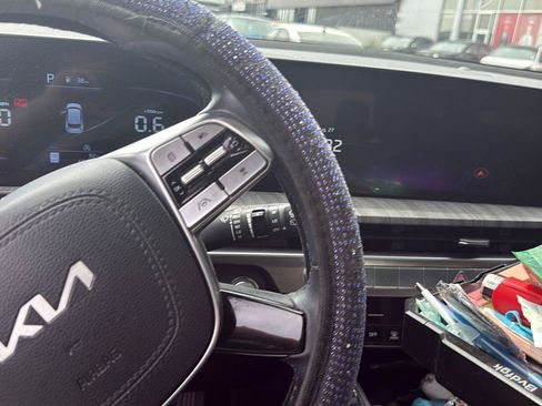 Used 2024 Kia Telluride EX w/ EX Captain's Chair Package FWD image 9