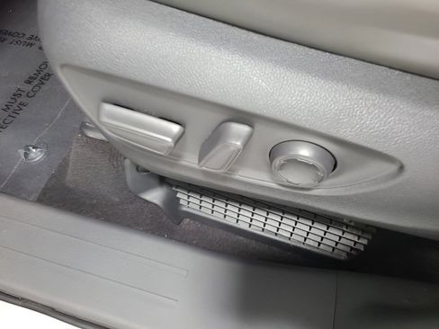 Used 2021 Toyota Sienna XLE FWD image 22