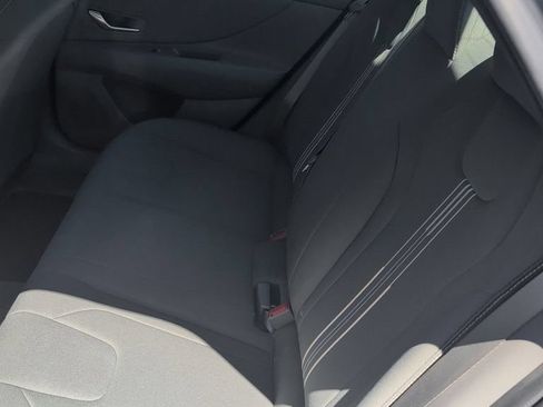Used 2023 Hyundai Elantra SEL w/ Convenience Package FWD image 4