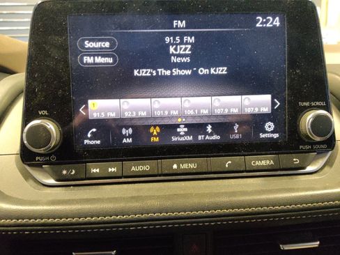 Used 2023 Nissan Rogue SV image 25