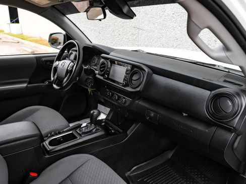 Used 2022 Toyota Tacoma SR image 18